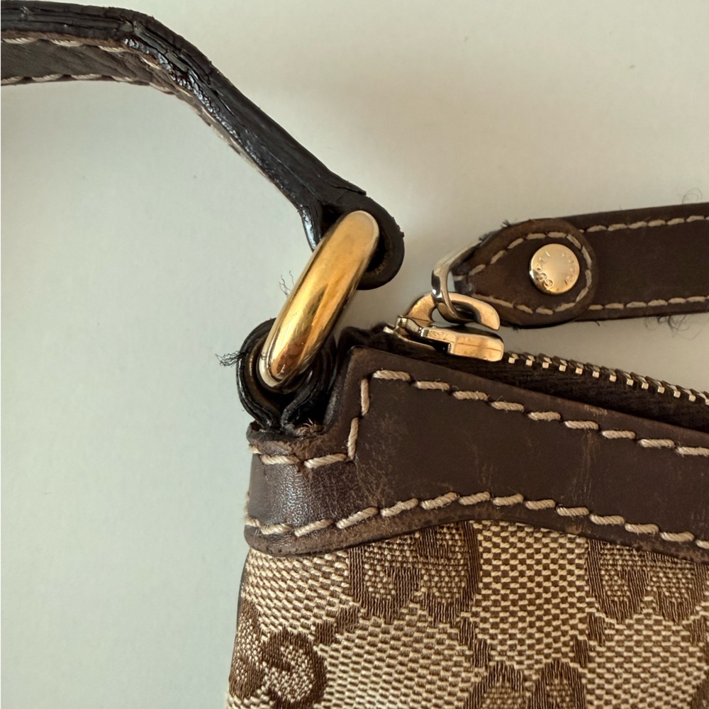 Gucci GG Canvas Lovely Heart Crossbody Bag - Picture 10 of 15